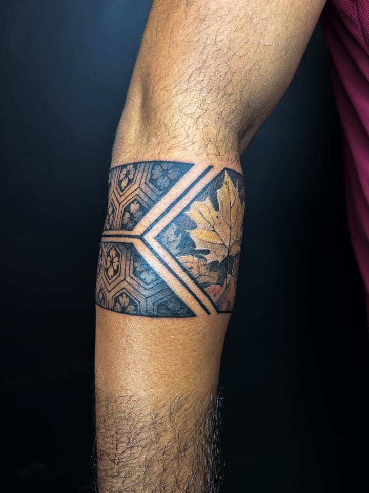 Custom hand band